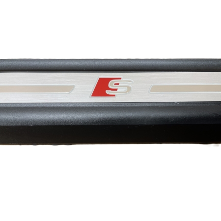 AUDI Q8 S SQ8LEWA LISTWA PROGOWA NAKŁADKA PROGU 4M8947405A