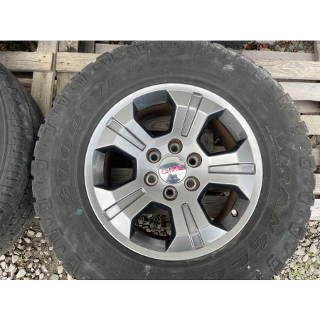 P8 GMC YUKON XL IV 2015 - FELGI OPONY KOŁA 84227881 18 8.5J ET24 275 65