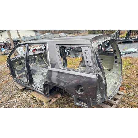 P2 CADILLAC ESCALADE IV 2014 - ĆWIARTKA LEWA TYŁ BŁOTNIK TYLNY