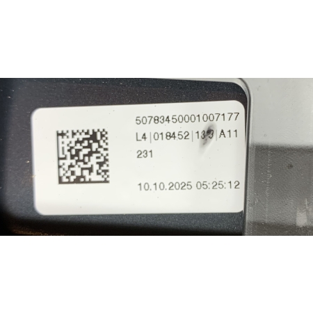 L28 AUDI Q2 LISTWA DRZWI PRAWA PRZÓD  81A853960B