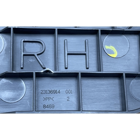 O2 CADILLAC ESCALADE IV 2014 -  OSŁONA FOTELA PRAWY TYŁ III RZĄD 23136914