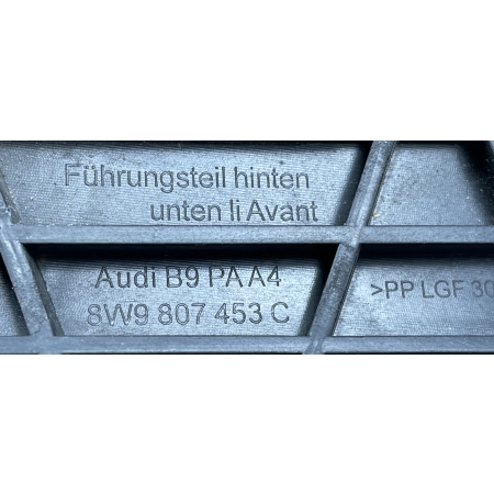 AUDI A4 B9 8W9 KOMBI ŚLIZG MOCOWANIE ZDERZAKA LEWY TYŁ 8W9807453C