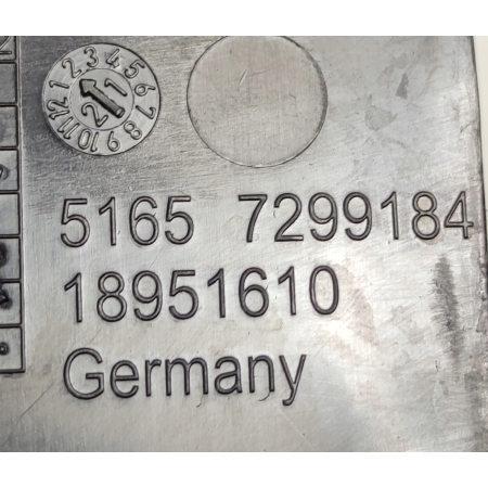 ŚLIZG BŁOTNIKA PRAWY PRZÓD BMW I3 7299184
