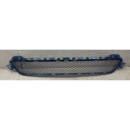 # MERCEDES C-KLASA W205 KRATKA ZDERZAKA ŚRODKOWA PRZÓD PRZEDNIA A2058850423