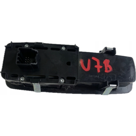 U7B CHRYSLER PACIFICA II 2016 - PRAWY PANEL SZYB PRZÓD 68268251AC