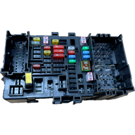 O2 CADILLAC ESCALADE IV 2014 - SKRZYNKA BEZPIECZNIKÓW  GM 84114433