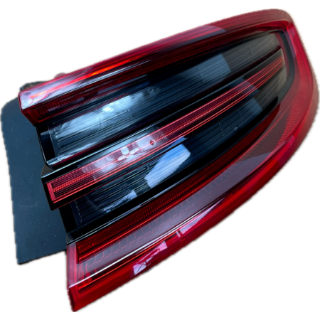 B1 PORSCHE MACAN S 2015 LAMPA PRAWA TYŁ TYLNA USA  95B945096E