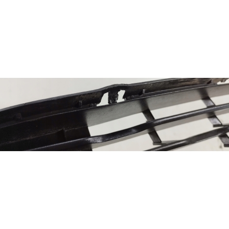 KRATKA ZDERZAKA ŚRODKOWA PRZÓD OPEL CORSA F POD PDC 9829832380
