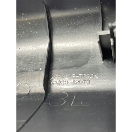 P4 Toyota Rav4 5 2020 - listwa lewa osłona klapy bagażnika 67938-42070