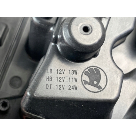 LAMPA PRAWA PRZÓD PUSZKA SKODA OCTAVIA IV 20-