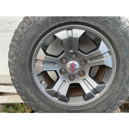 P8 GMC YUKON XL IV 2015 - FELGI OPONY KOŁA 84227881 18 8.5J ET24 275 65