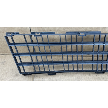 RENAULT CLIO 3 III RS KRATKA ZDERZAKA PRZÓD ŚRODKOWA 2006236