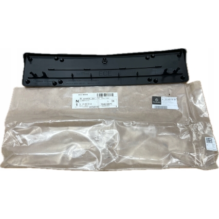 MERCEDES E-KLASA 213 PODKŁADKA TABLICY REJESTRACYJNEJ PRZÓD A2138800044