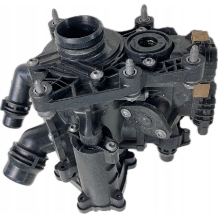 BMW X1 F48 F44 F40 MINI F54 F55 F60 1.5 OBUDOWA TERMOSTATU KRÓCIEC 8631943