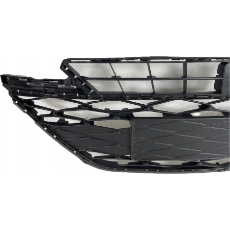 SEAT ATECA LIFT 2022 - KRATKA ZDERZAKA ŚRODKOWA 575853668P