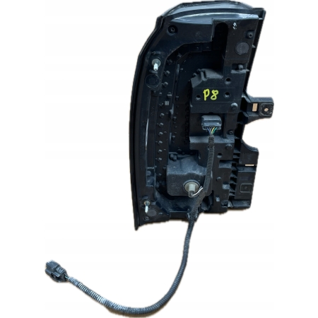 P8 GMC YUKON XL DENALI IV 2015 - LAMPA TYŁ PRAWA TYLNA 84664594