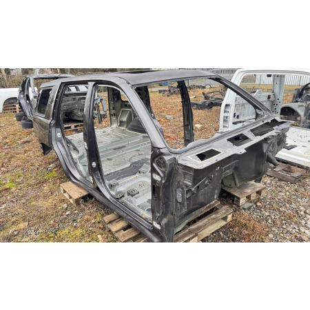 P2 CADILLAC ESCALADE IV 2014 - ĆWIARTKA PRAWA PRZÓD PRZEDNIA SŁUPEK