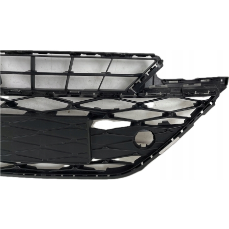 SEAT ATECA LIFT 2022 - KRATKA ZDERZAKA ŚRODKOWA 575853668P