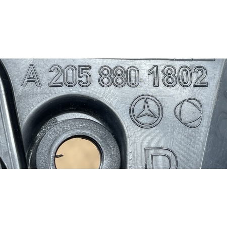 MERCEDES C-KLASA W205 205 ŚLIZG ZDERZAKA MOCOWANIE TYŁ PRAWY A2058801802