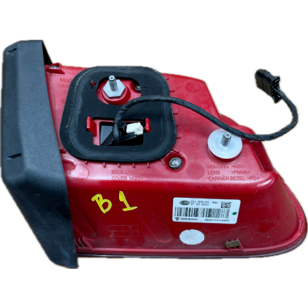 B1 PORSCHE MACAN S 2015 LAMPA PRAWA TYŁ TYLNA USA  95B945094G