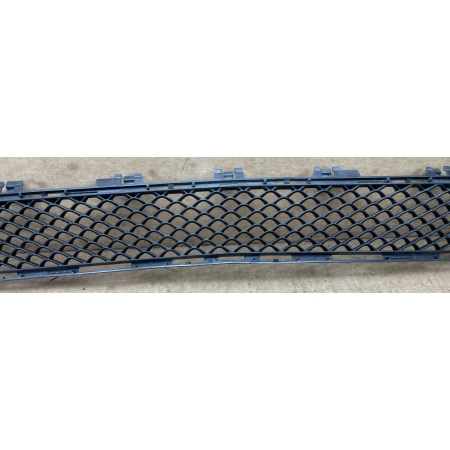 MERCEDES E-KLASA W213  KRATKA ZDERZAKA ŚRODKOWA PRZÓD A2138850622