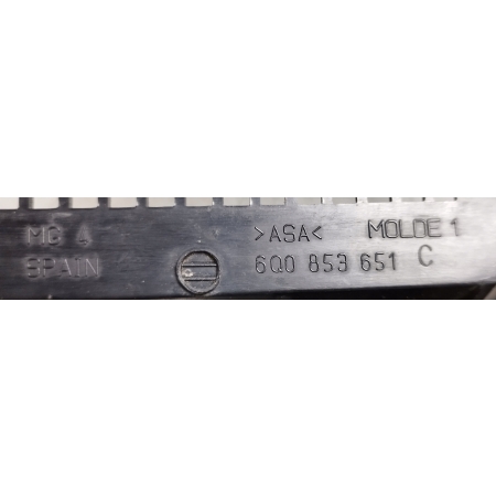 GRILL ATRAPA CHŁODNICY VW POLO IV 6Q0853651C