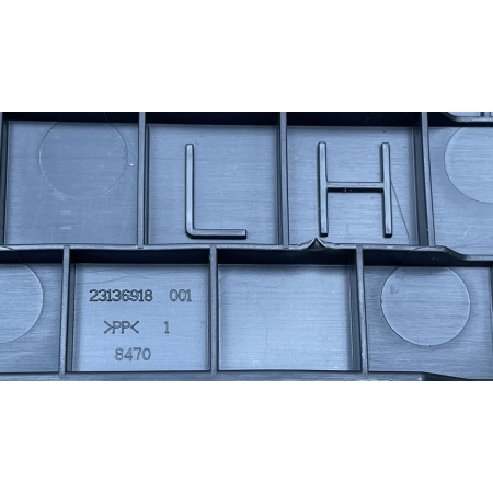 O2 CADILLAC ESCALADE IV 2014 -  OSŁONA FOTELA LEWA TYŁ III RZĄD 23136918