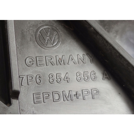 VW TOUAREG II CHLAPACZ OSŁONA PRAWA 7P6854856A