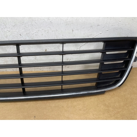VW TOURAN I LIFT 2010 - ATRAPA KRATKA CHROM ZDERZAKA PRZÓD 1T0853677D