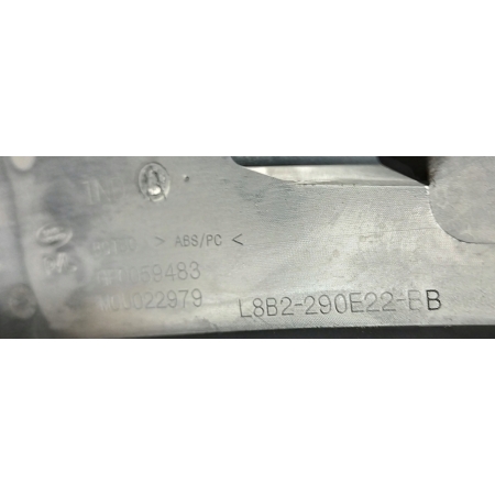 LAND ROVER DEFENDER II L663 LISTWA BŁOTNIKA PRAWA TYŁ L8B2-290E22-BB