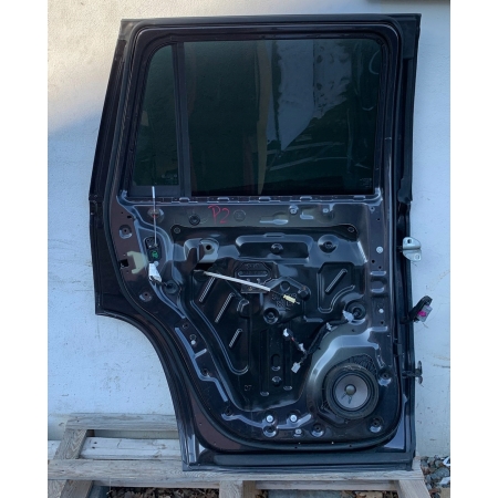 P2 CADILLAC ESCALADE IV 2014 - DRZWI LEWE TYŁ TYLNE KOMPLETNE U121V