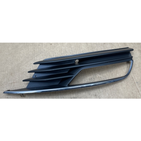 AUDI A3 8V SEDAN 2012 - PRAWA KRATKA ZDERZAKA PRZÓD 8V5807682A