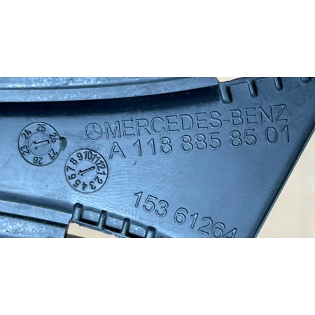 MERCEDES CLA II A118 AMG KRATKA ŚRODKOWA ZDERZAKA PRZÓD A1188858501