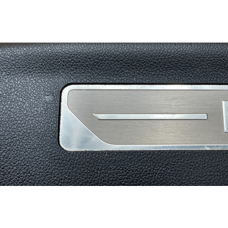 P8 GMC YUKON XL DENALI IV 2015 - OSŁONA PROGU LISTWA PRAWA TYŁ 23181839