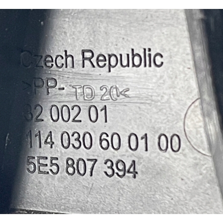 ŚLIZG PRAWY TYŁ SKODA OCTAVIA III 12-16 5E5807394