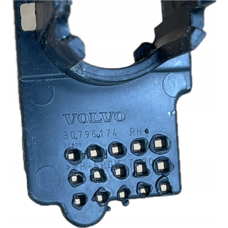 K86 VOLVO XC60 I MOCOWANIE KOSZYKI ZAŚLEPKA PDC TYŁ 30763426