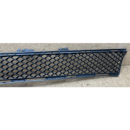 MERCEDES E-KLASA W213  KRATKA ZDERZAKA ŚRODKOWA PRZÓD A2138850622