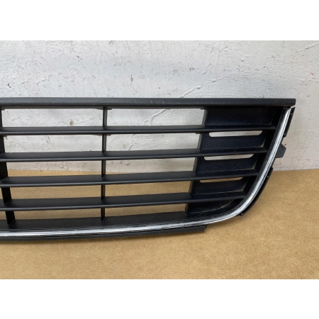 VW TOURAN I LIFT 2010 - ATRAPA KRATKA CHROM ZDERZAKA PRZÓD 1T0853677D