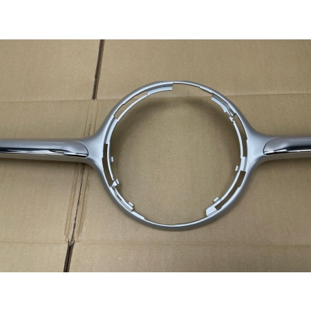 MERCEDES C-KLASA W206 LISTWA GRILLA ATRAPY A2068884200