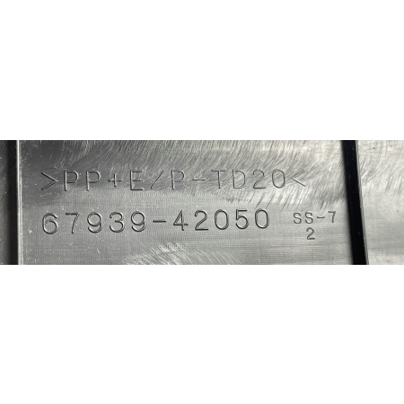 P4 Toyota Rav4 5 2020 - nakładka osłona klapy 67939-42050