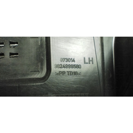 PEUGEOT 208 II 2019 - ŚLIZGZDERZAKA LEWY PRZÓD MOCOWANIE 9824999580