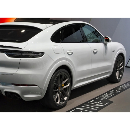 : CAYENNE III TURBO 17- LISTWA BŁOTNIKA LEWA TYŁ