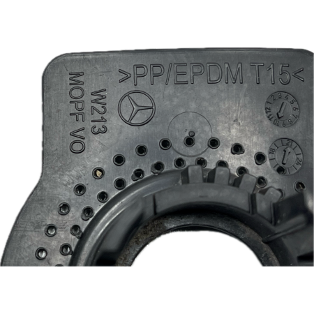 # K130 MERCEDES W 213 LIFT ZAŚLEPKA HAKA KOSZYKI PDC PRZÓD A2138851103