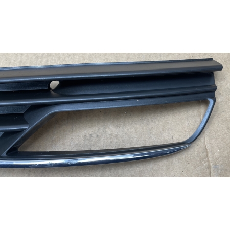 AUDI A3 8V SEDAN 2012 - PRAWA KRATKA ZDERZAKA PRZÓD 8V5807682A