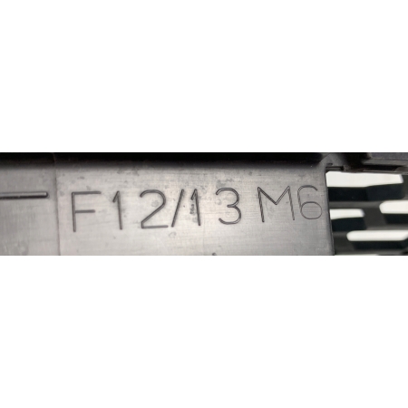 BMW M6 F12 F13 KRATKA ZDERZAKA ŚRODKOWA 8050494