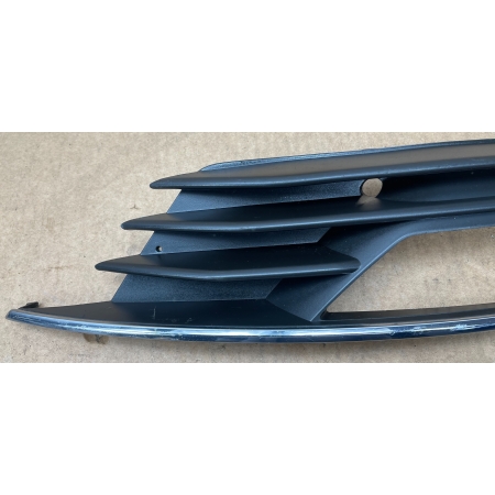 AUDI A3 8V SEDAN 2012 - PRAWA KRATKA ZDERZAKA PRZÓD 8V5807682A