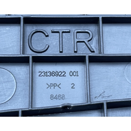 O2 CADILLAC ESCALADE IV 2014 -  OSŁONA FOTELA ŚRODKOWA TYŁ III RZĄD 23136922