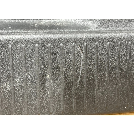 P8 GMC YUKON XL DENALI IV 2015 - OSŁONA ZAMKA BAGAŻNIKA 22886552 22826478