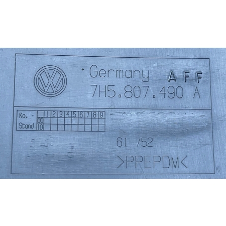 VW T5 2003 - KRATKA PRAWA ZDERZAKA PRZÓD 7H5807490A