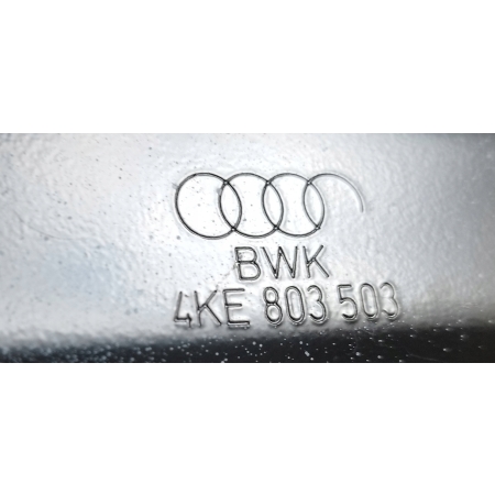 AUDI E-TRON WSPORNIK MOCOWANIE ŚLIZG BŁOTNIKA LEWY PRZÓD 4KE803503